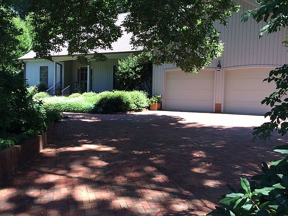 3rd image of 530 Woodland Dr