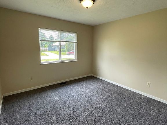 4th image of 2311-2321 Butler St #2314