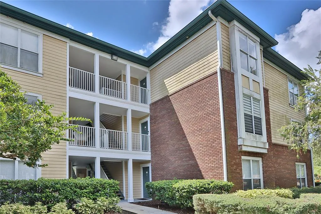 2 bed, 2.0 bath, 990 sqft, $1,750 — Photo 1