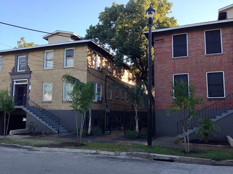 3508 Mosley Ct — Photo 2