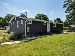 907 N Ealy St, Effingham, IL 62401