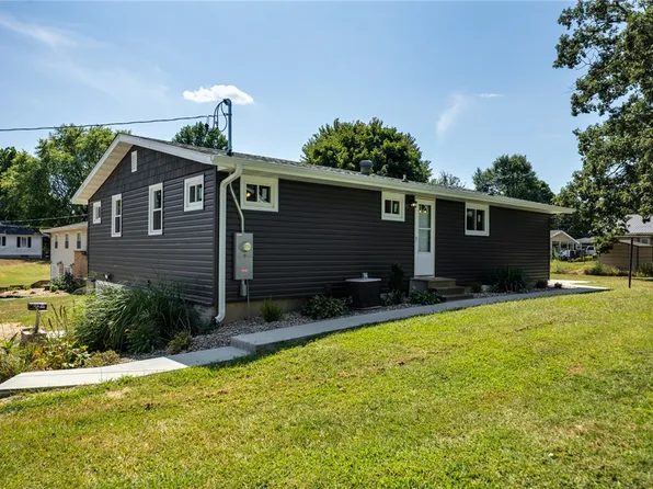 907 N Ealy St, Effingham, IL 62401