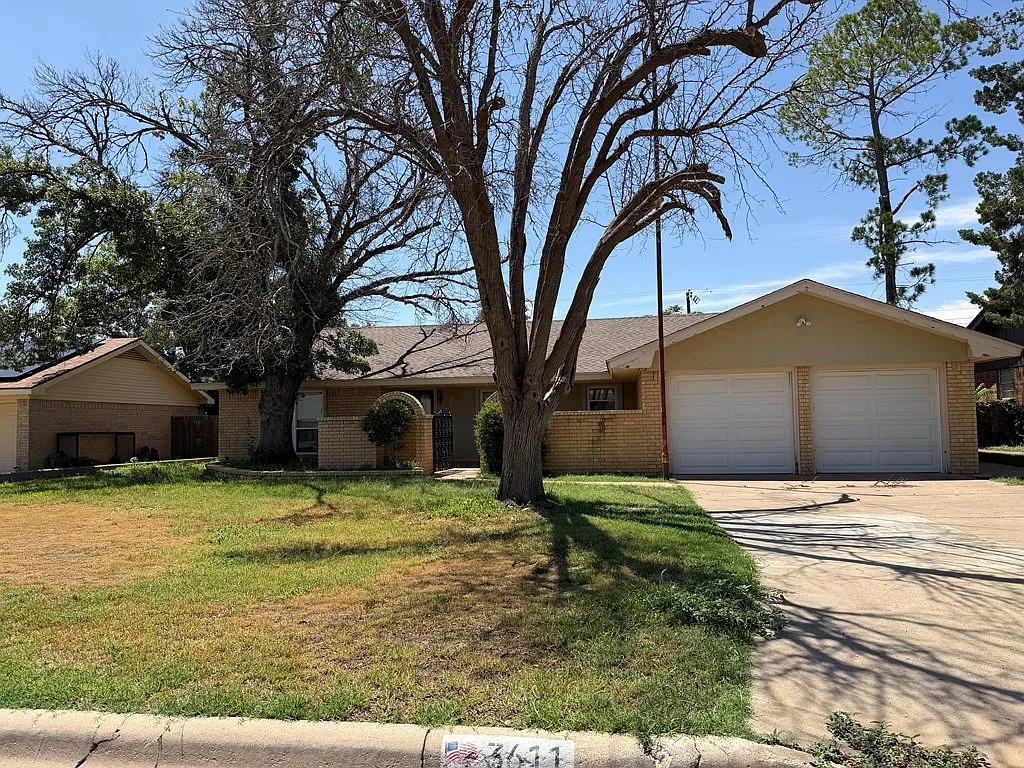 3 bed, 2.0 bath, 1705 sqft, $2,400 — Photo 2