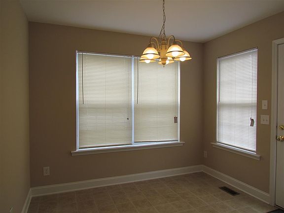 5th image of 267 Basswood Dr