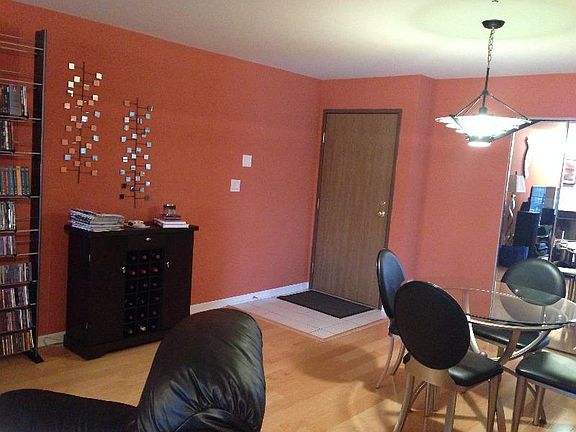 Entryway / Dining area