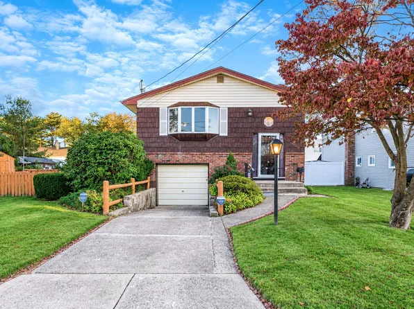 225 Neptune Avenue, West Babylon, NY 11704
