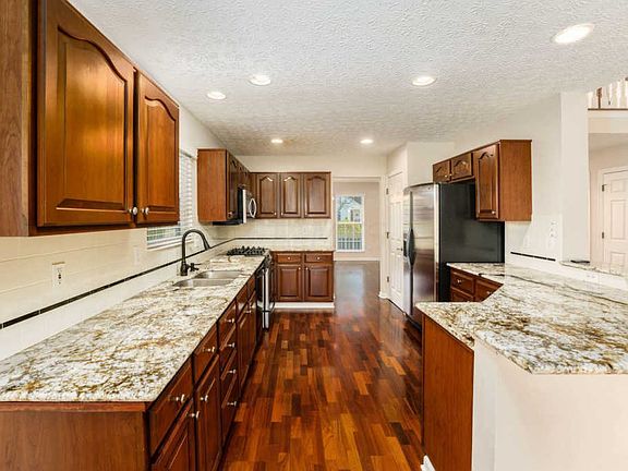 5th image of 6596 Westbury Dr