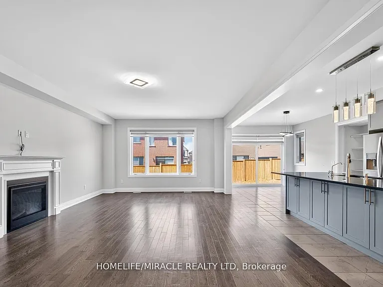 1032 Edinburgh Dr — Photo 12