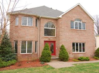 15 Gatheringhill Ct, Morris Plains, NJ 07950