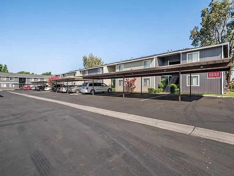 Riverbank Apartments — Photo 8