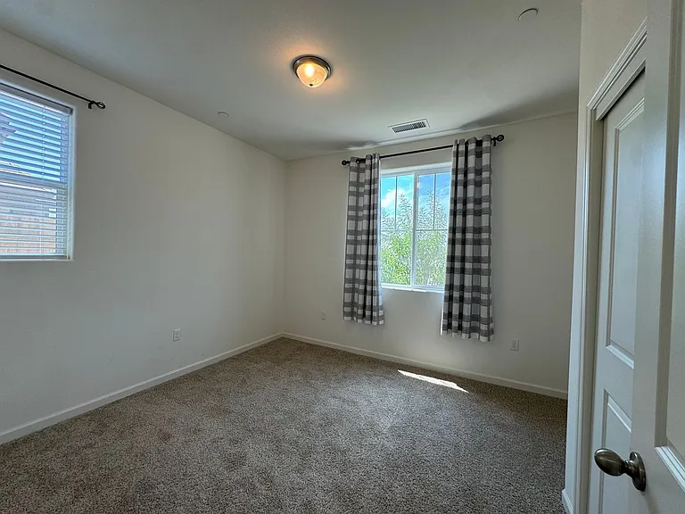 1267 Las Rosas Ave — Photo 14
