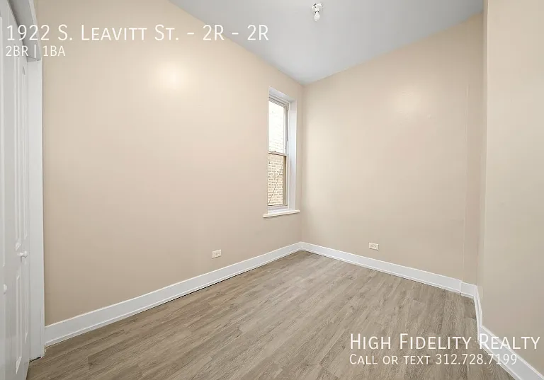 1922 S Leavitt St #2R — Photo 5