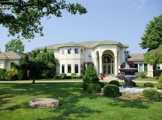 8448 Warwick Groves Ct, Grand Blanc, MI