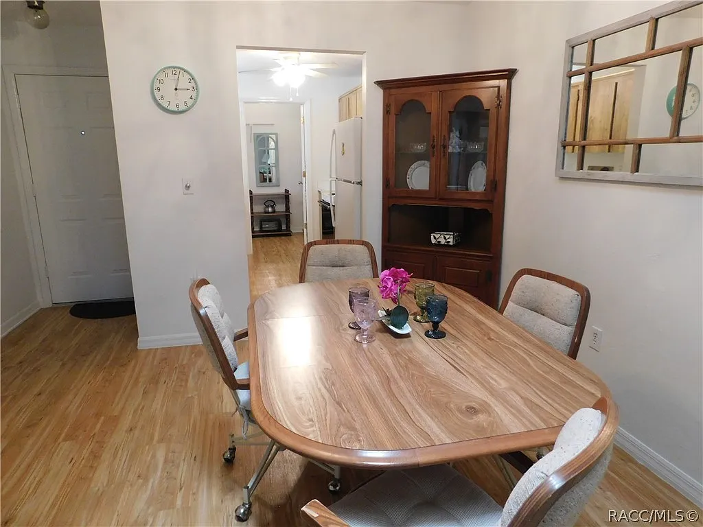 2 bed, 990 sqft, $1,800 — Photo 3