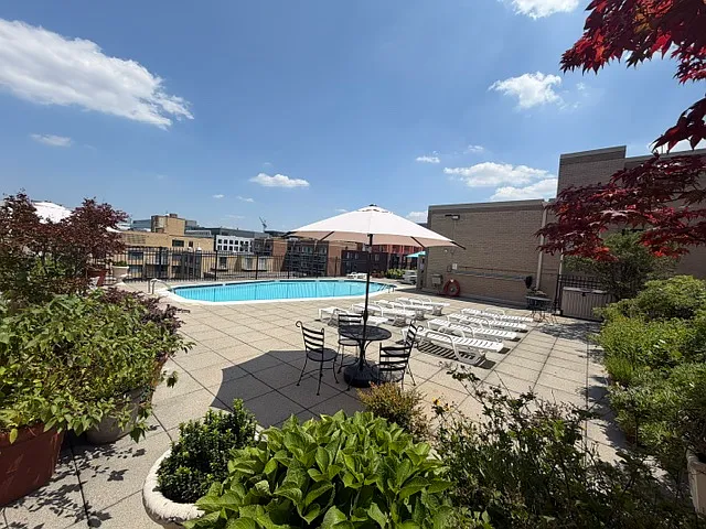 Roof top pool