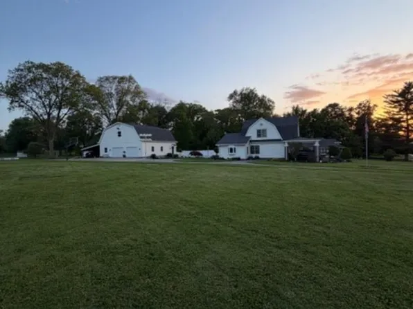 8382 E Main St, Dugger, IN 47848