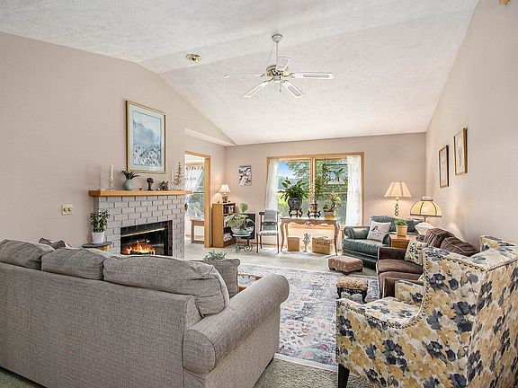 5th image of 169 Gull Pointe Dr