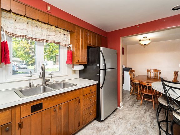 4th image of 11 Kibbe Ave