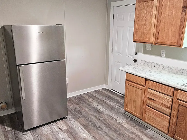 324 Rogers St — Photo 4