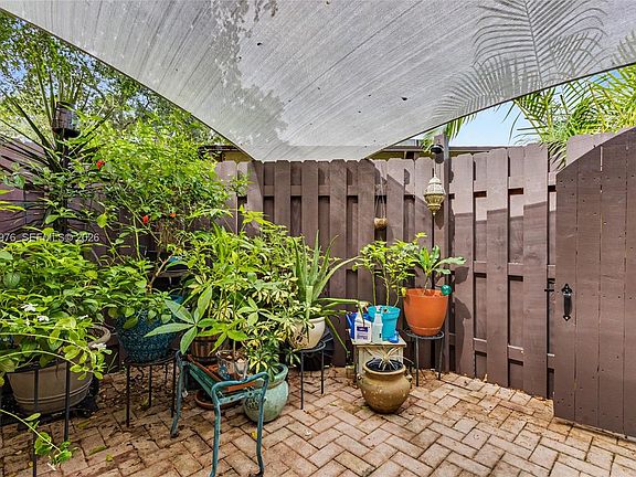 3rd image of 139 Essex Rd #4-28