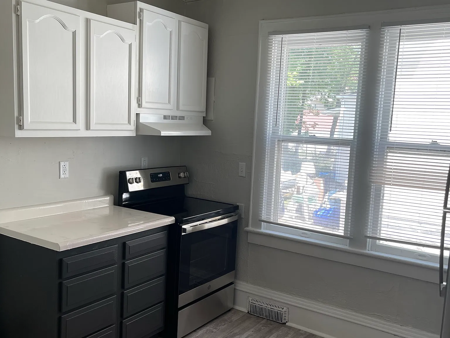 5 bed, 1748 sqft, $3,975 — Photo 3