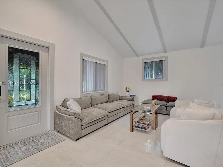 4541 SW 26th Ter — Photo 12
