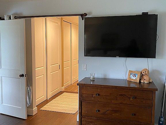 Master LOTS of closet space