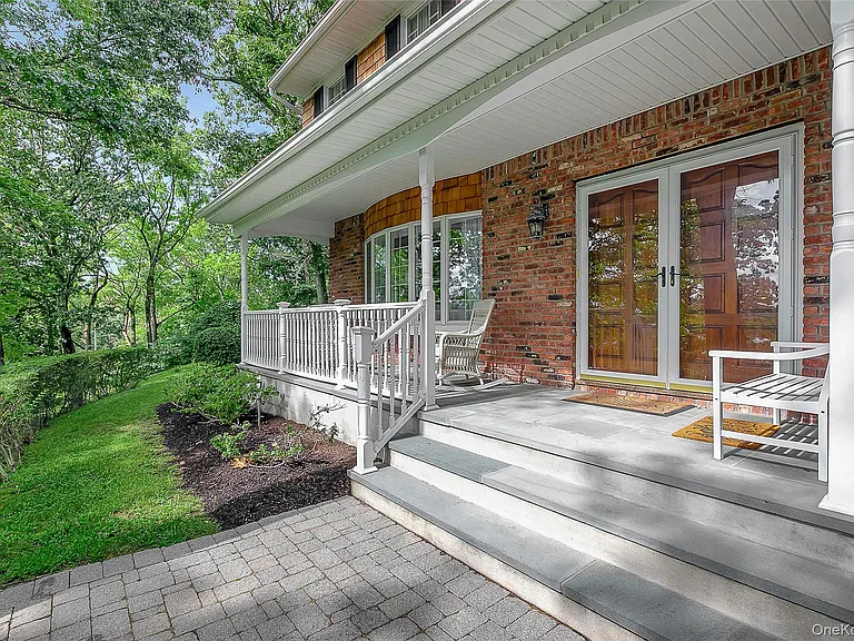 451 River Rd — Photo 2