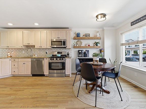5th image of 15 Franklin Place #15