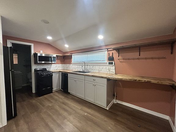 2nd image of 21922 Branson Rd