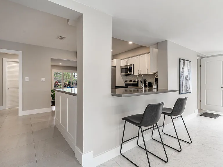 300 SE 8th Ct — Photo 12
