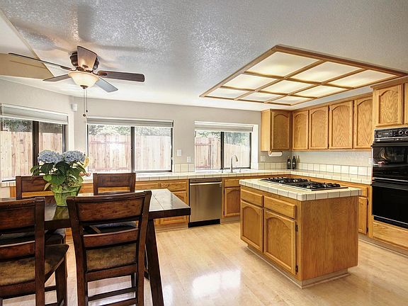 4th image of 7479 S Land Park Dr
