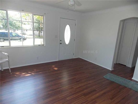 2nd image of 6016 Pershing St NE