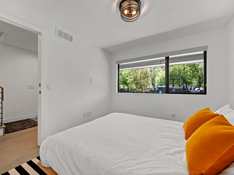 2457 Walnut St — Photo 31