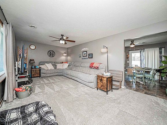 4th image of 602 Knollwood St