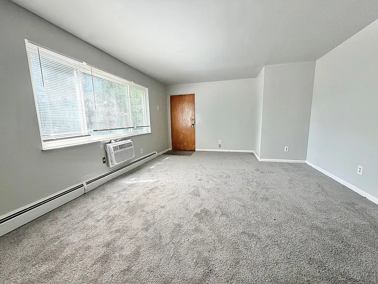 2302 W Galbraith Rd — Photo 2