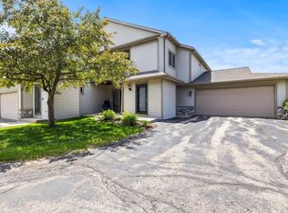 2301 Circle Rdg #A, Delafield, WI 53018