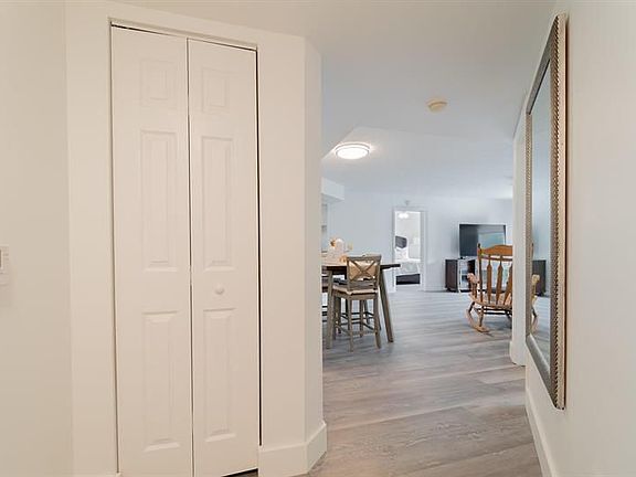 4th image of 800 Crestwood Ct S APT 801
