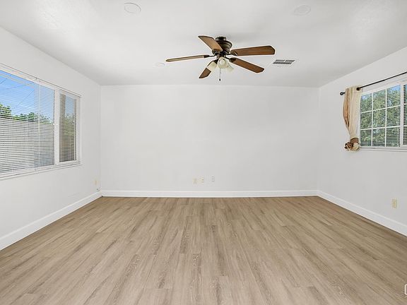 4th image of 921 Hill St