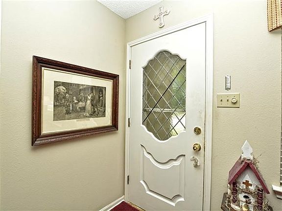 5th image of 11131 Pinehurst Dr APT B