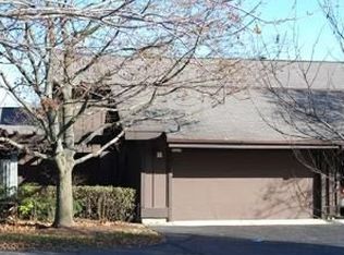5N457 Red Bud Ct, St Charles, IL 60175