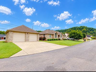 1 Willowtree Dr, Huntington, WV, 25704