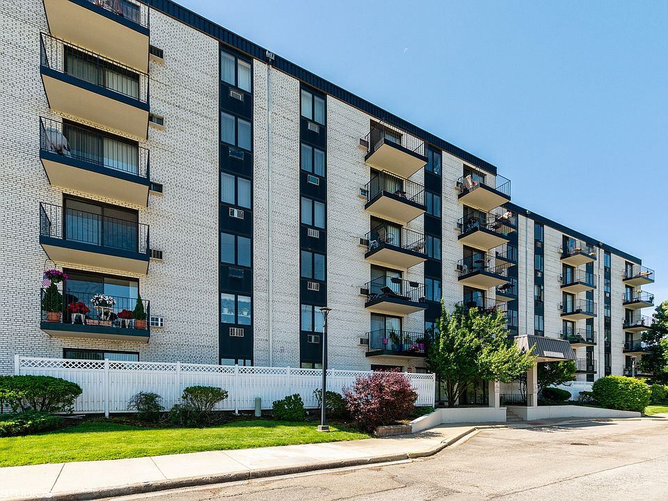 1st image of 9078 Heathwood Dr #4D