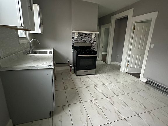 5th image of 27-2 Garwood Pl
