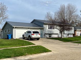 114 12th Ave, De Witt, IA 52742