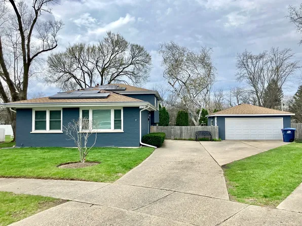 1230 Greenwood Ct, Deerfield, IL 60015