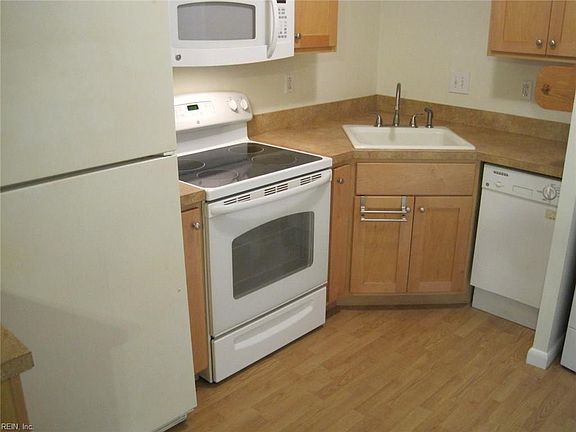 2nd image of 598 Pinewood Dr APT 104