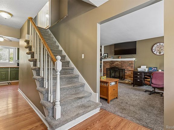 2nd image of 2329 Melody Ln