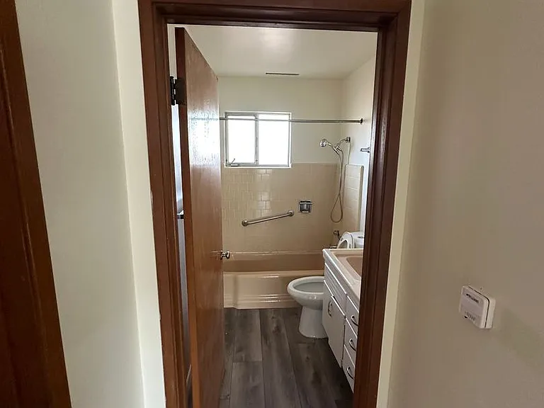 632 E Chapel St #B — Photo 13