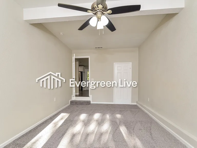 3811 Vanette Ln — Photo 7
